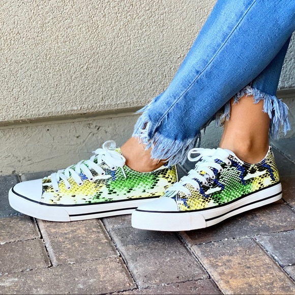 Leopard Snake Print Low Cut Lace Up Era Sneakers - Picture 12 of 15